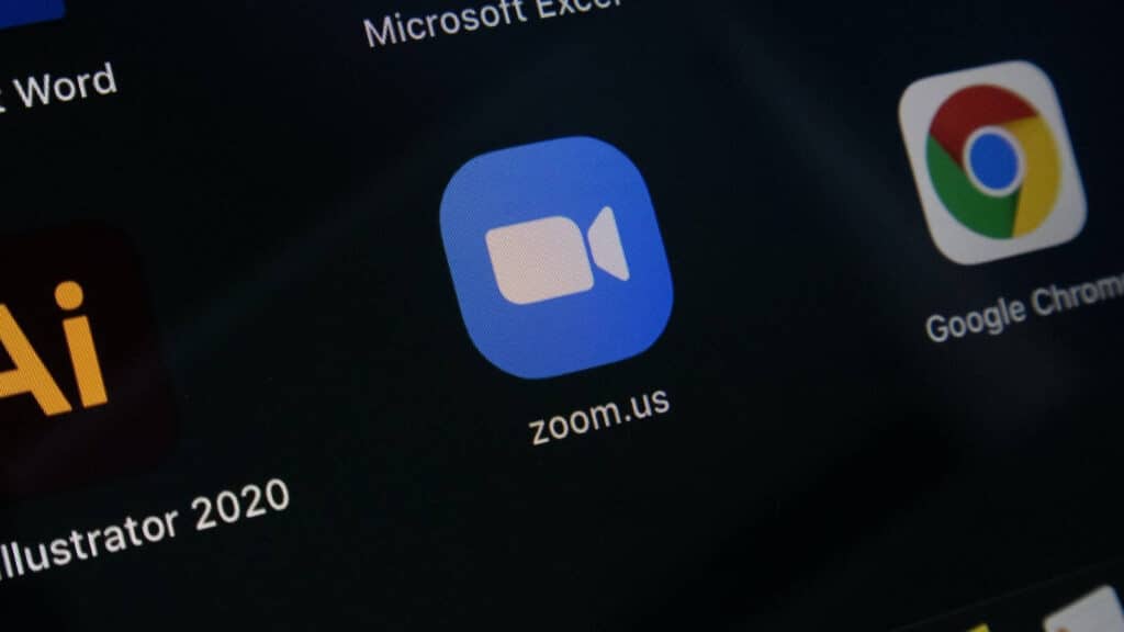 screen display with focus on the zoom icon